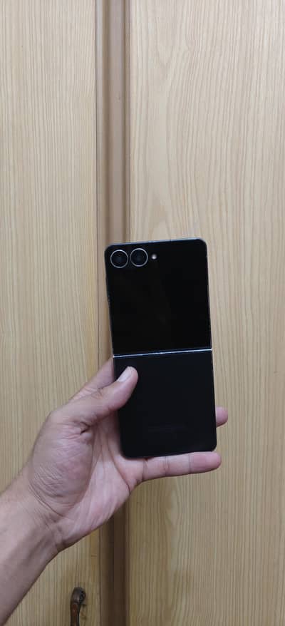 Flip 7 Factory Unlocked 12/256GB