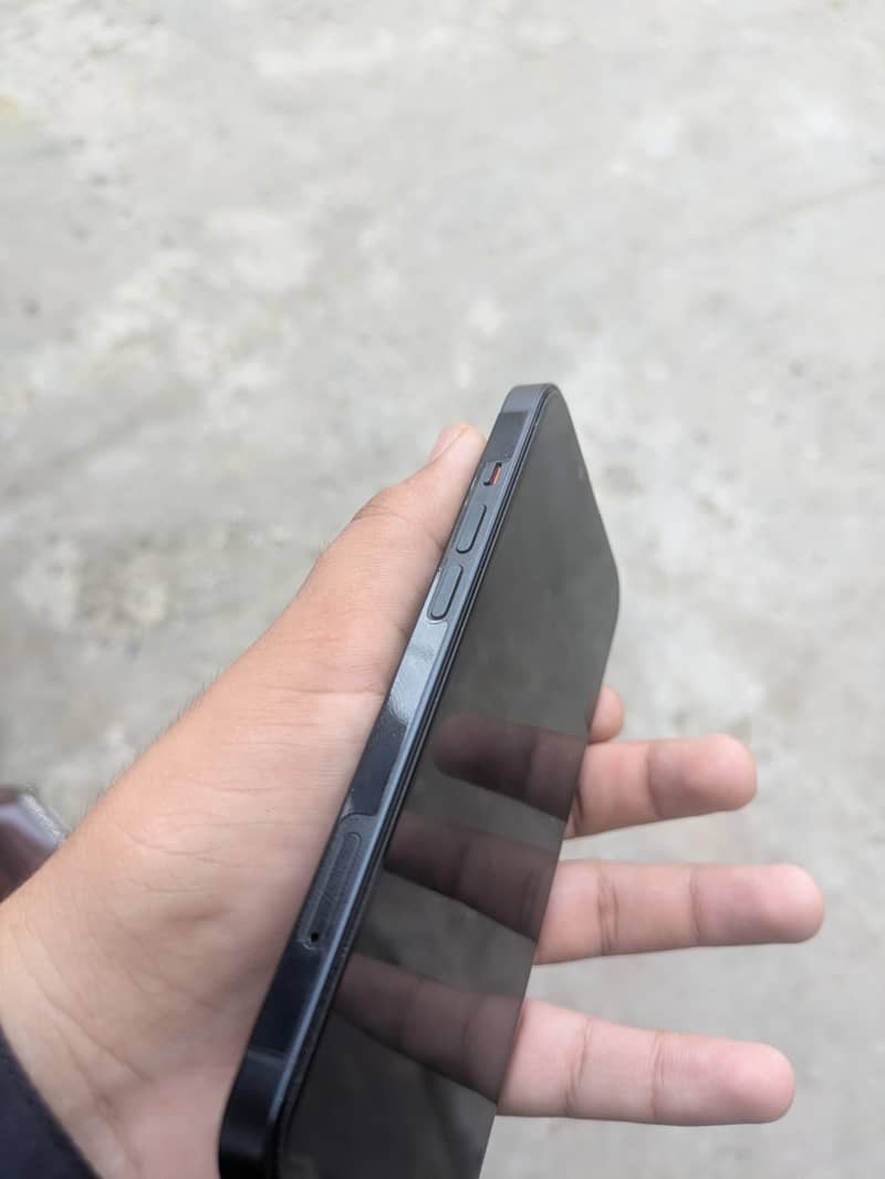 Apple iPhone 13 3