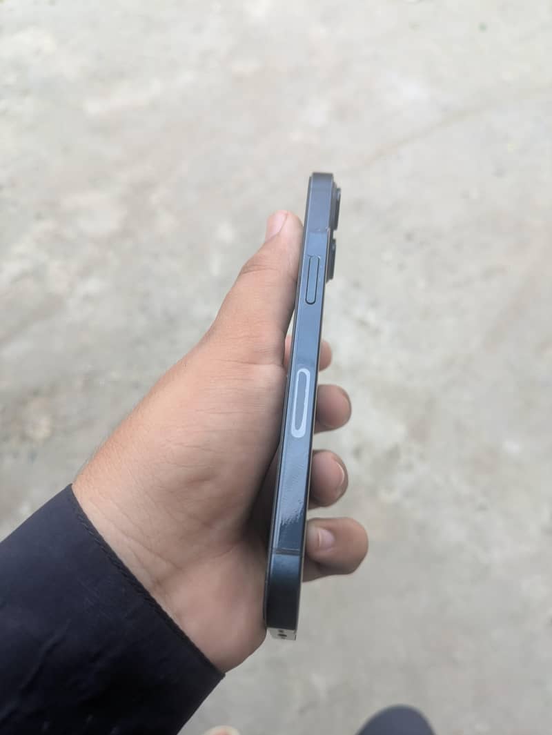 Apple iPhone 13 5
