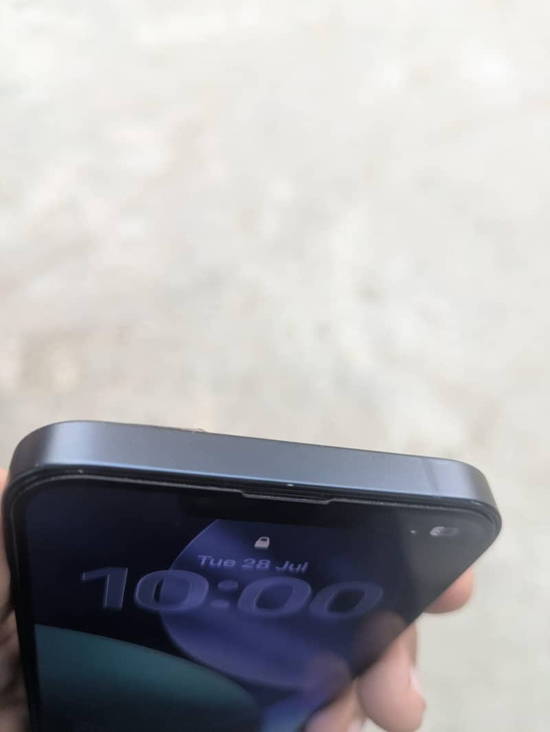 Apple iPhone 13 8