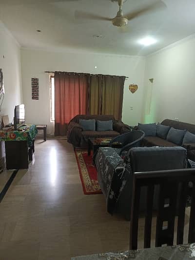 10 Marla Independent Separate Gate Upper Portion For Rent