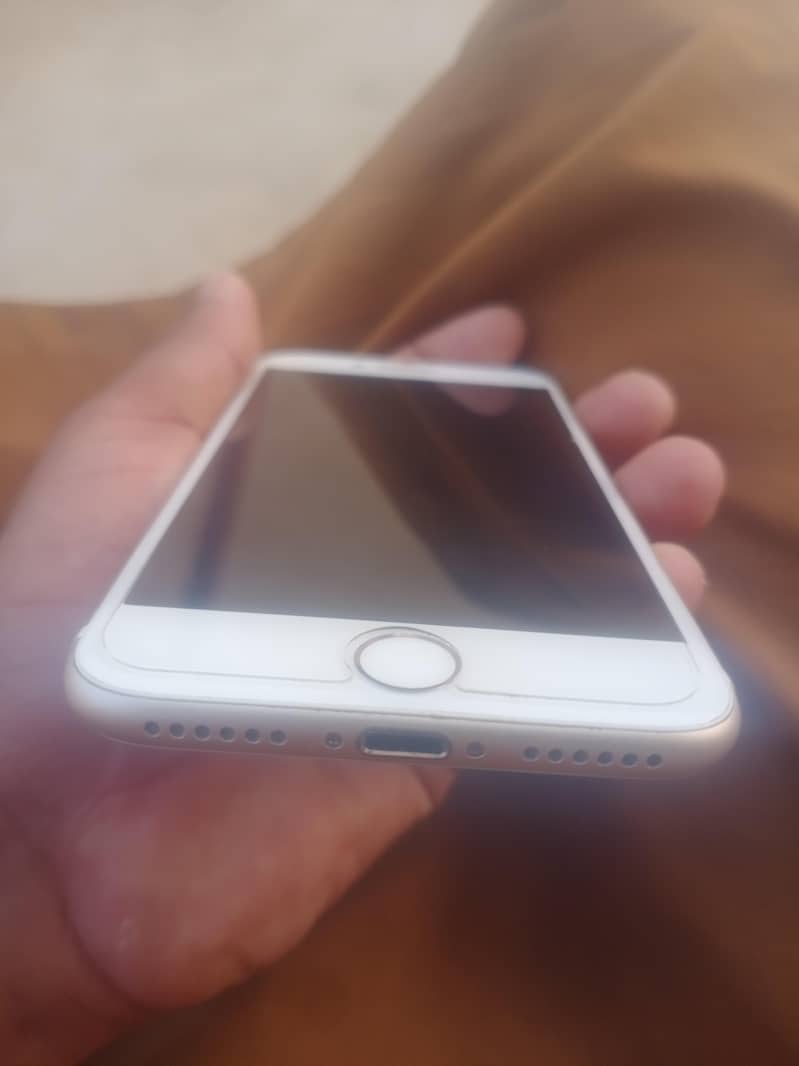 Apple iPhone 7 3