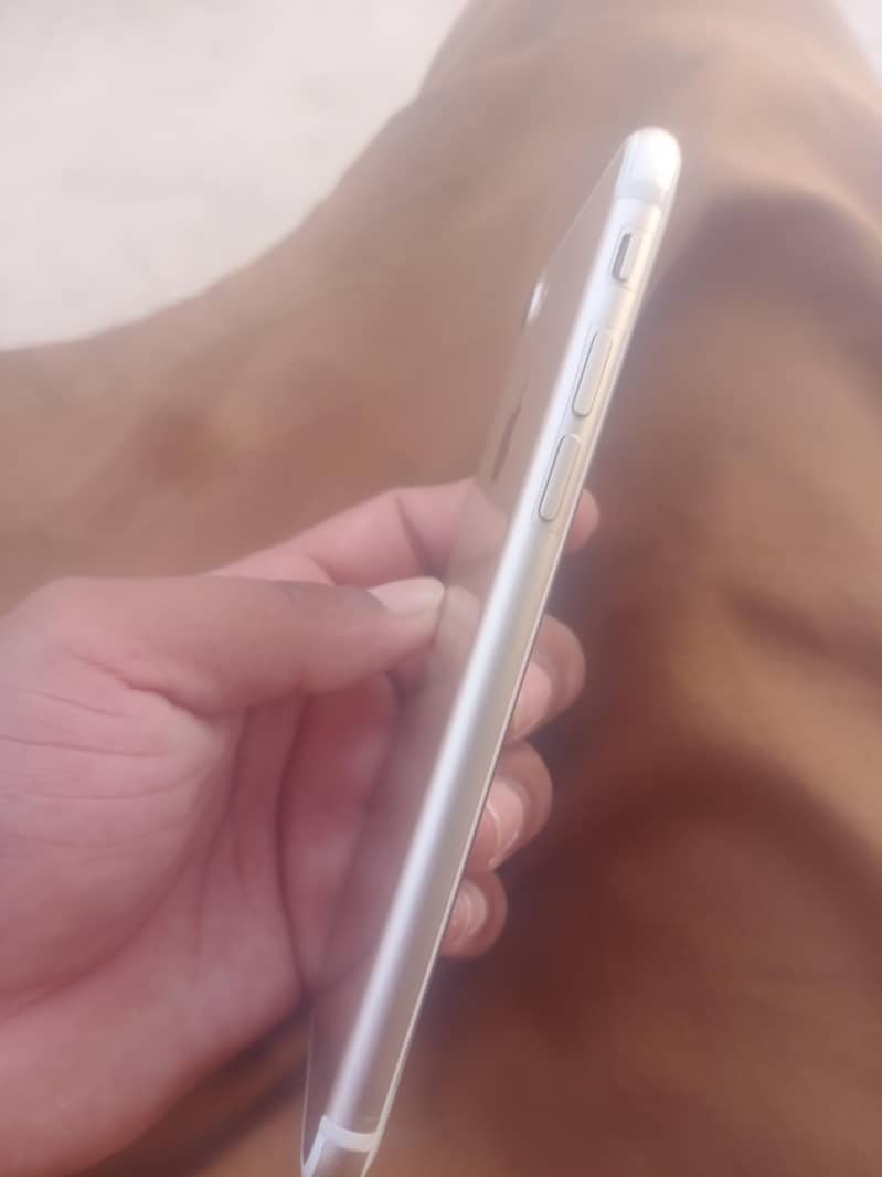 Apple iPhone 7 4