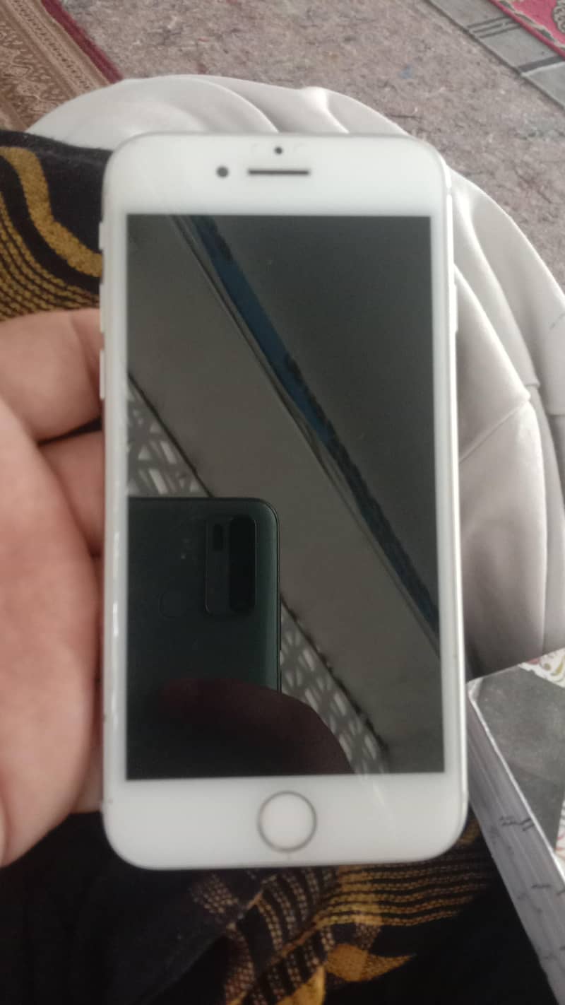 Apple iPhone 8 1