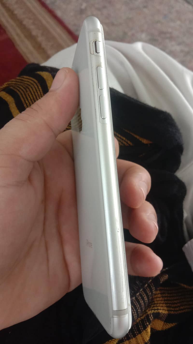 Apple iPhone 8 4