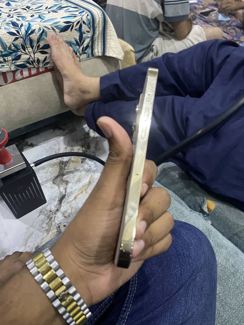 Apple iPhone 13 Pro 2