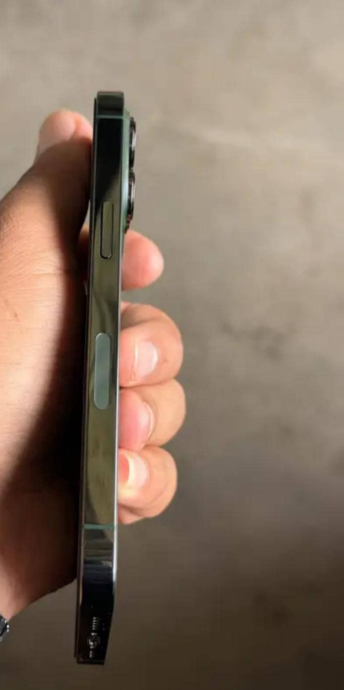 Apple iPhone 13 Pro 2
