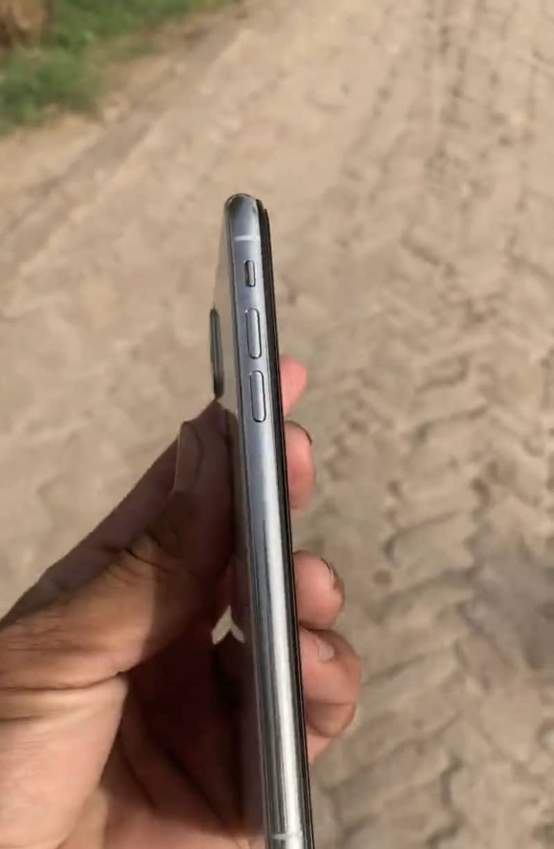 Apple iPhone X 3