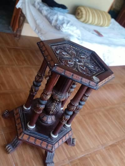Dining Table with 6 chairs with glass