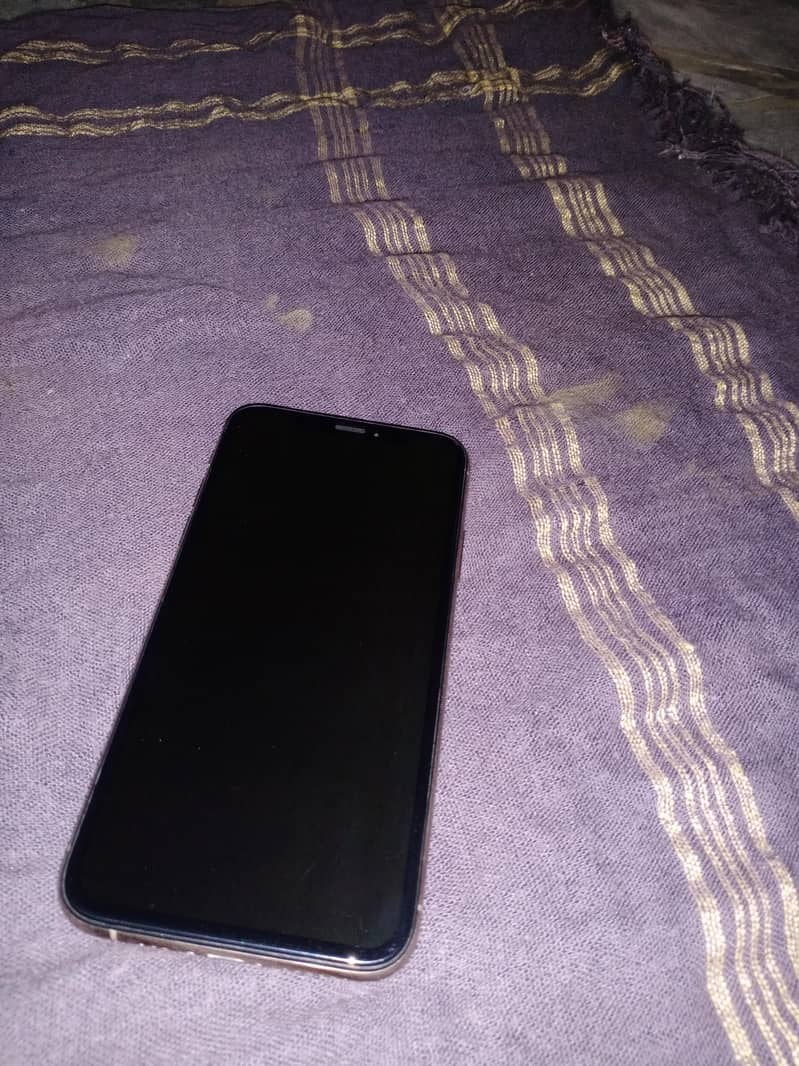 Apple iPhone XS 3