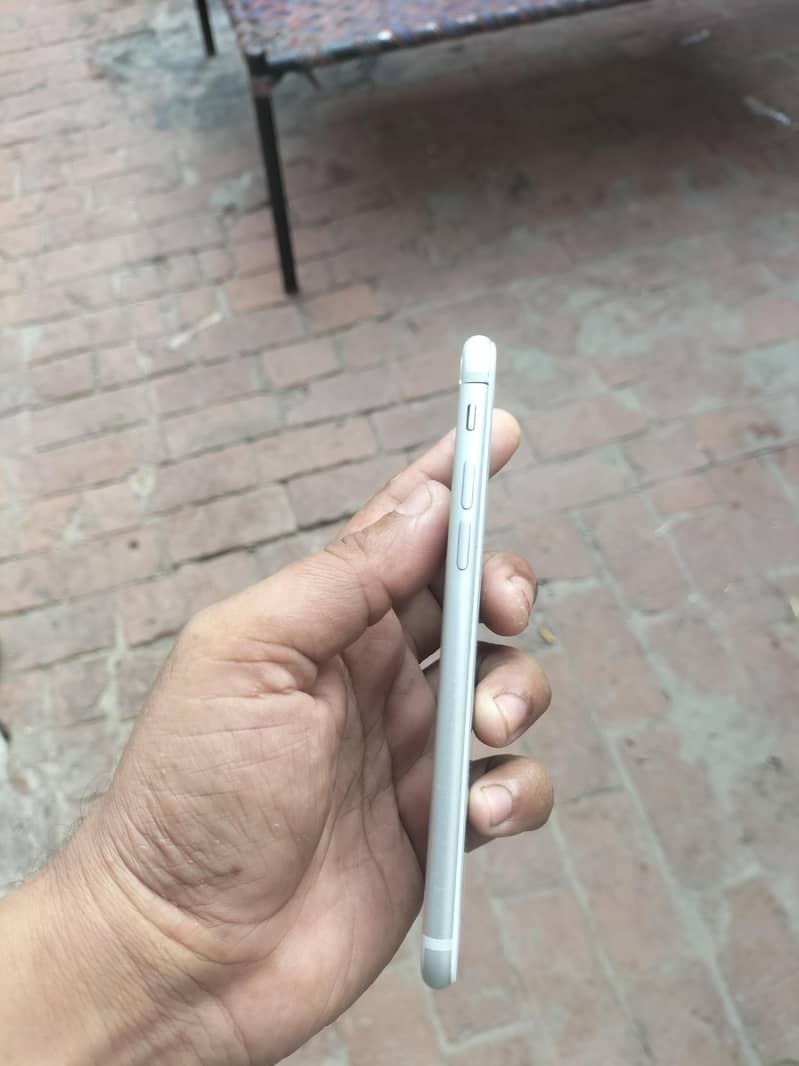 Apple iPhone 7 2