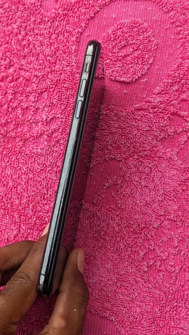 Apple iPhone XS Max 3
