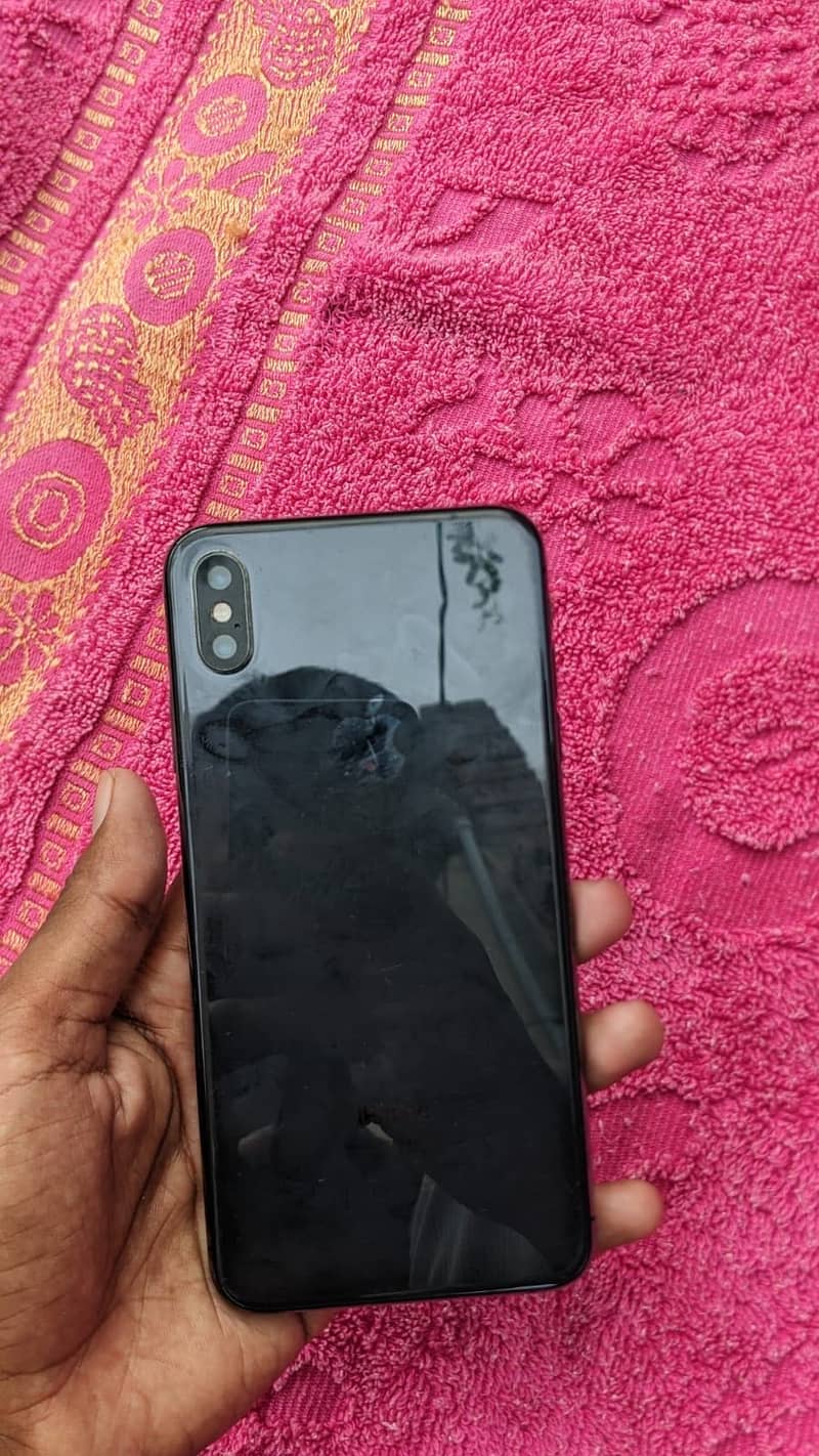 Apple iPhone XS Max 4