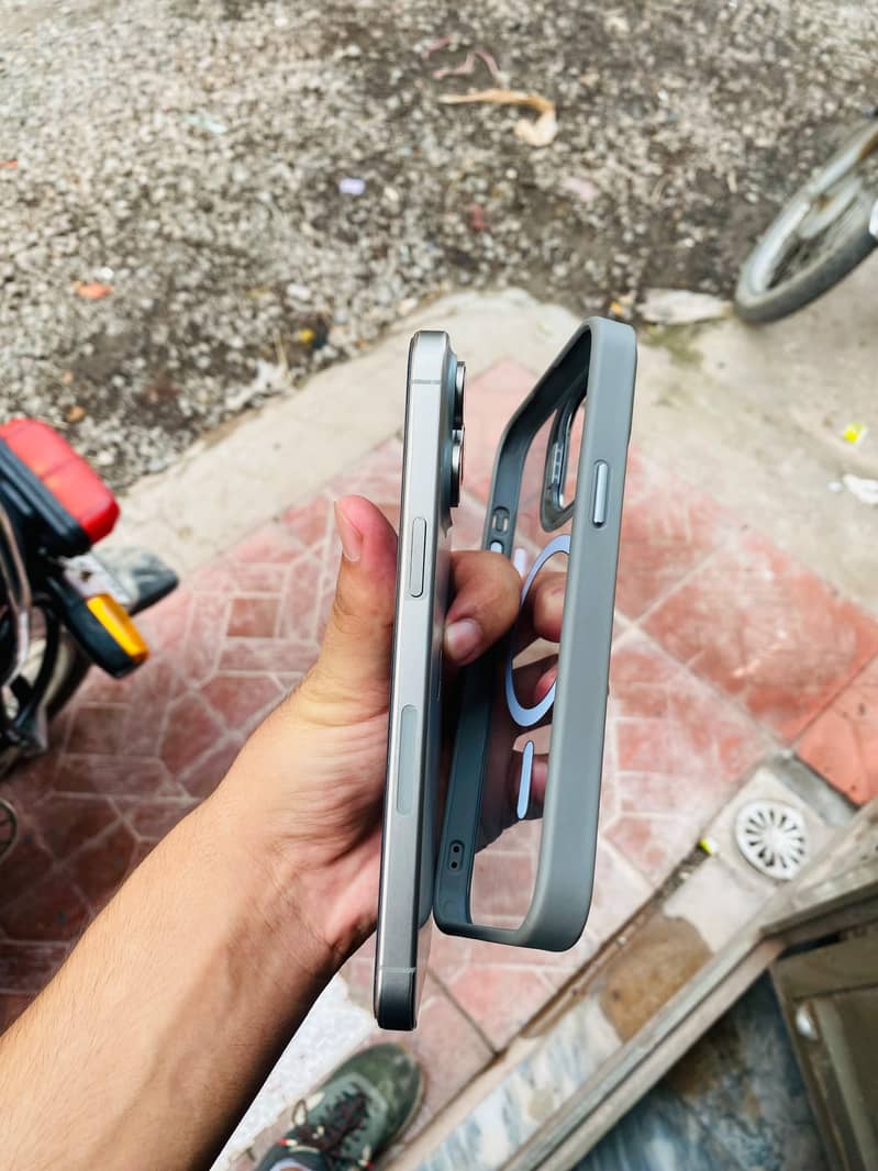 Apple iPhone 15 Pro Max 4