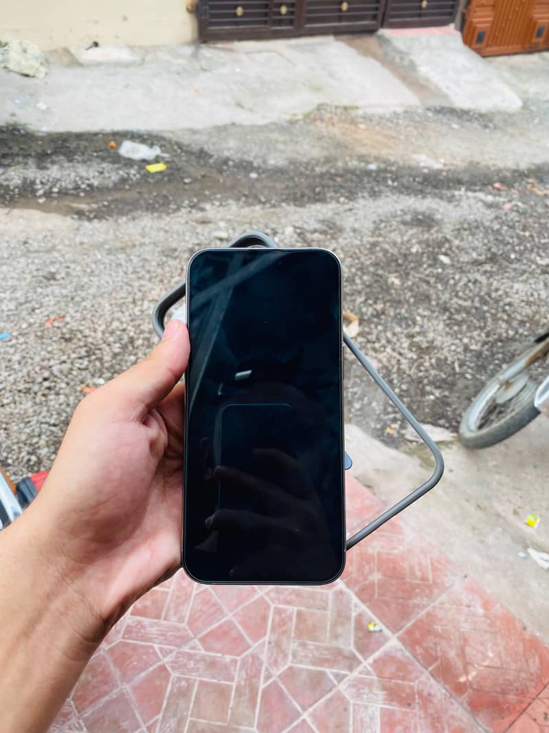 Apple iPhone 15 Pro Max 5