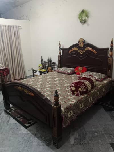 25hazr کا خوبصورت لکڑی کا بیڈ