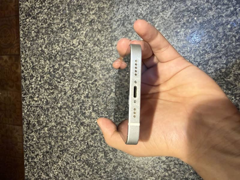 Apple iPhone 13 3