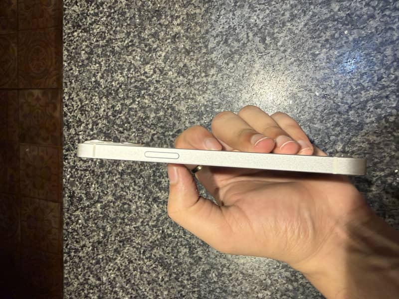 Apple iPhone 13 4