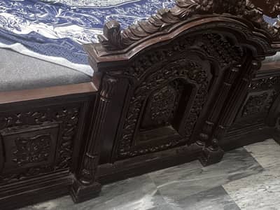 Bed + showcases + sy tablets + drasing