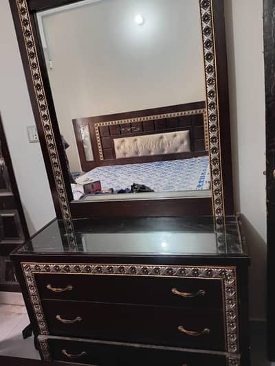 3 pc wooden bedroom set like new