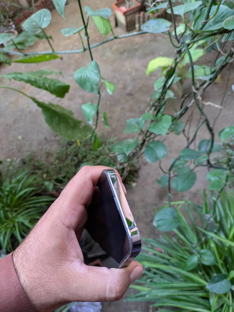 Apple iPhone 13 Pro 4