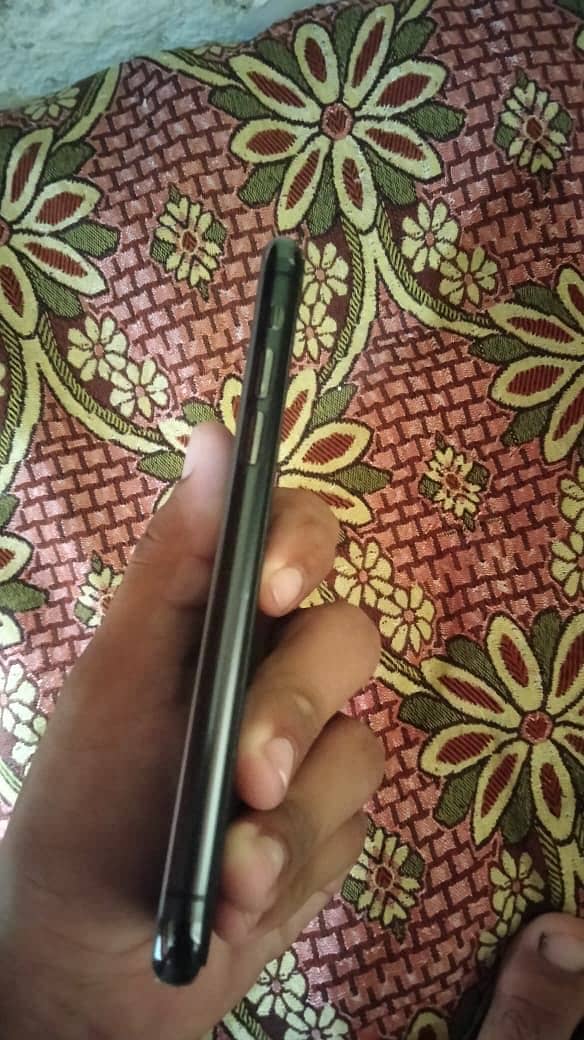 Apple iPhone 11 Pro 1