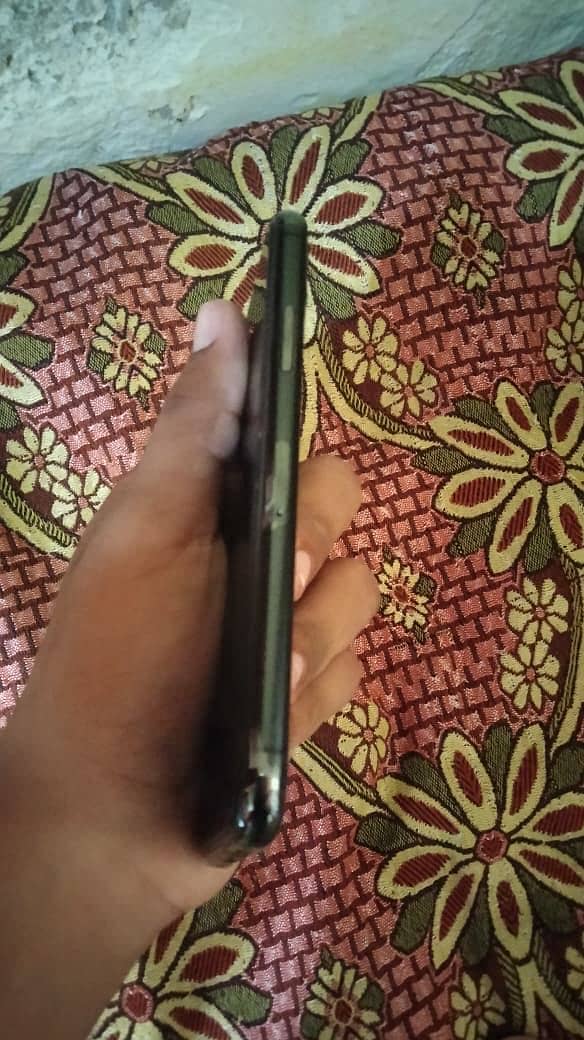 Apple iPhone 11 Pro 2