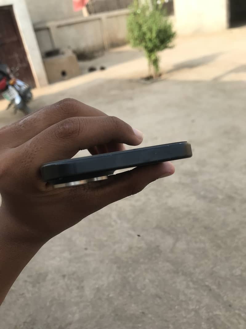 Apple iPhone 15 plus 3