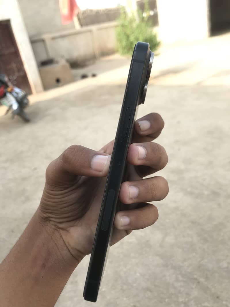 Apple iPhone 15 plus 4