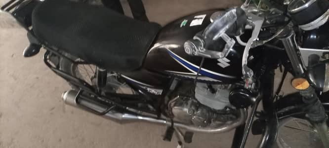 Suzuki 150 bike available for sale