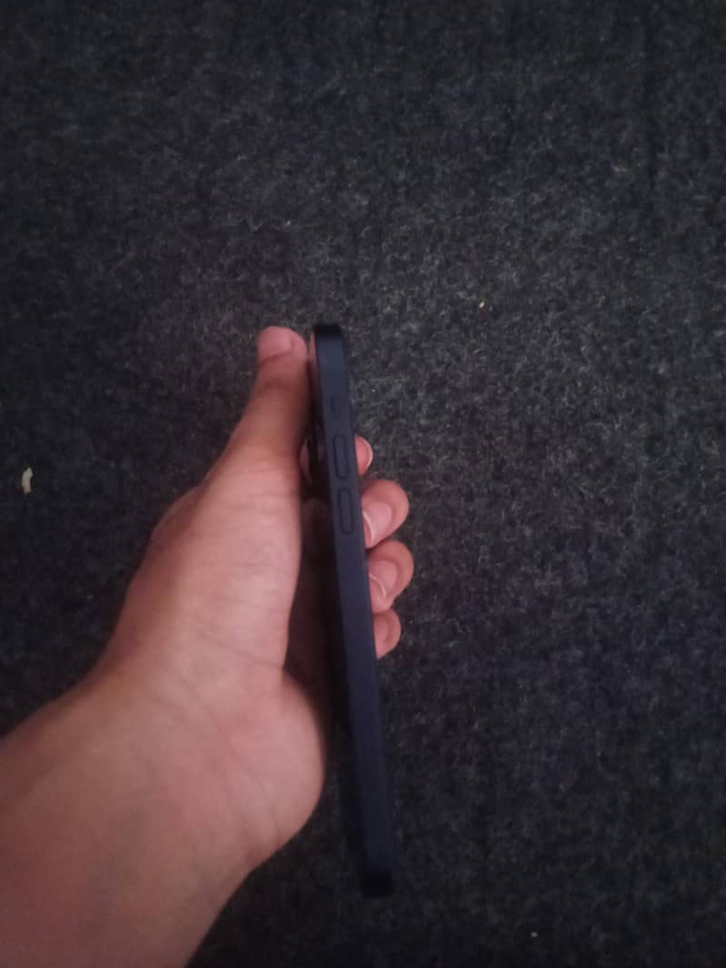 Apple iPhone 12 3
