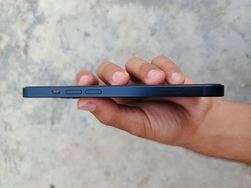 Apple iPhone 13Jv 4