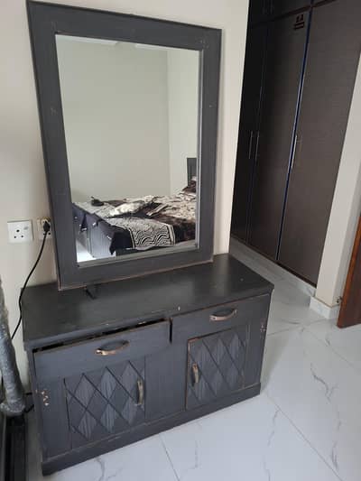 1 double bed, 2 single beds, side & dressing table