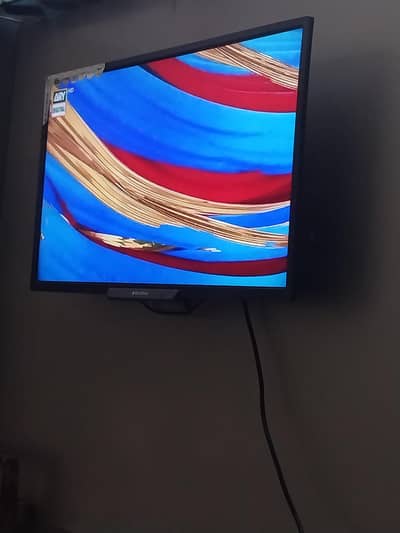 32" LED