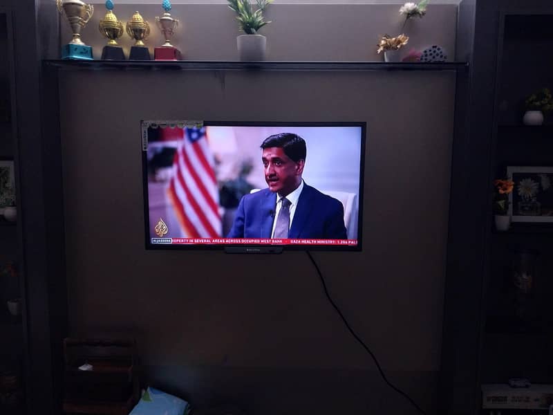 32" LED 3