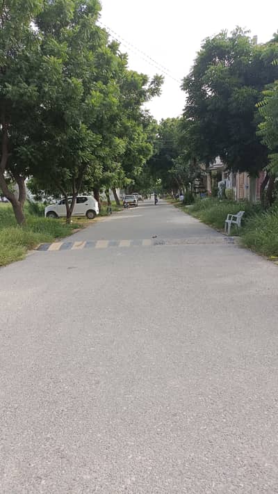200 SQY CORNER PLOT, GARDEN CITY - BLOCK A, 40X30 FEET ROAD