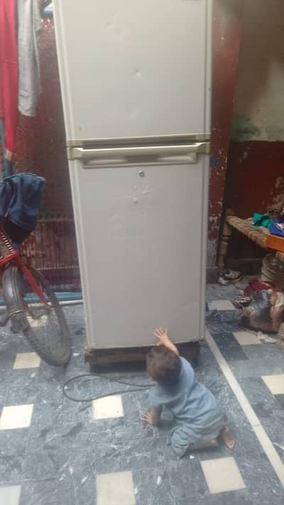 Orient company ki hai gass dalna wali hai chalti hai  medium size
