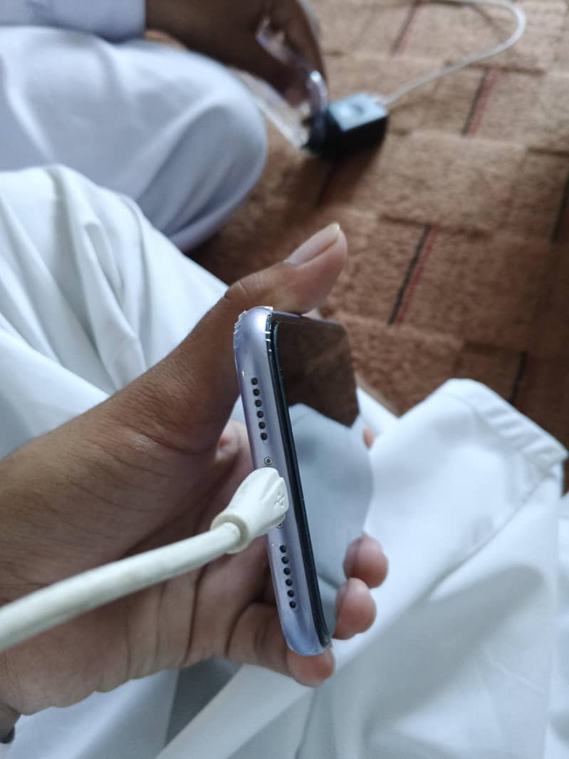 Apple iPhone 11 3