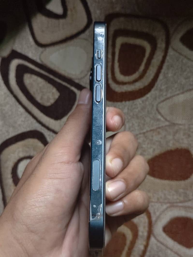 Apple iPhone 14 3