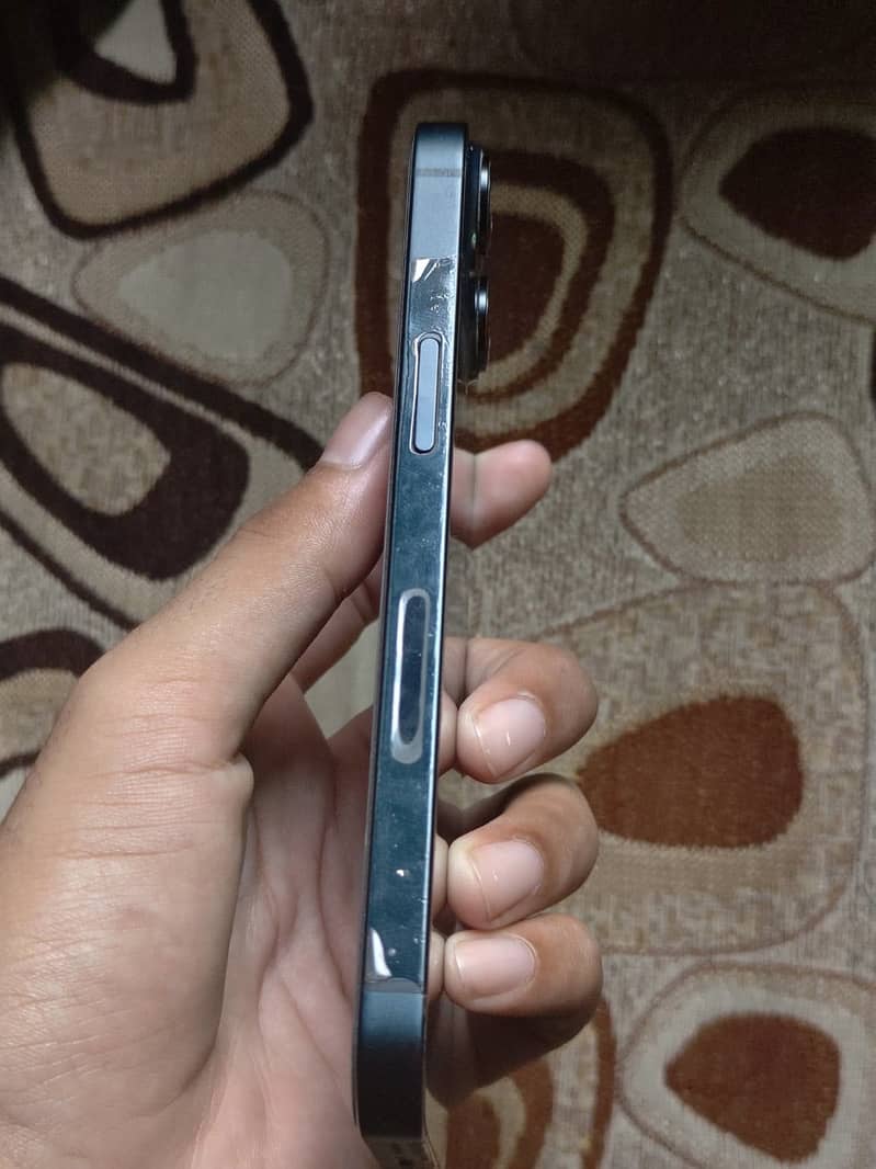 Apple iPhone 14 4