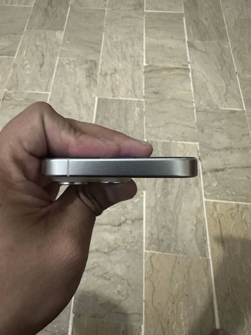 Apple iPhone 15 Pro 1