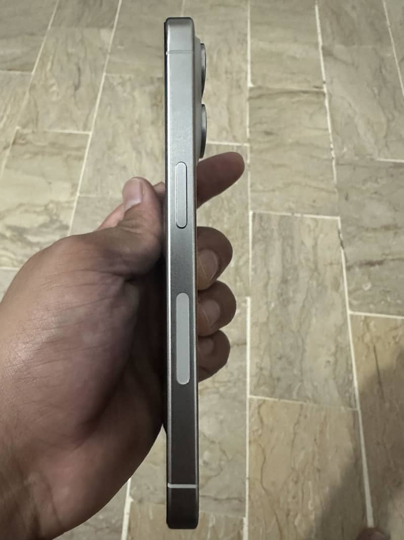 Apple iPhone 15 Pro 2