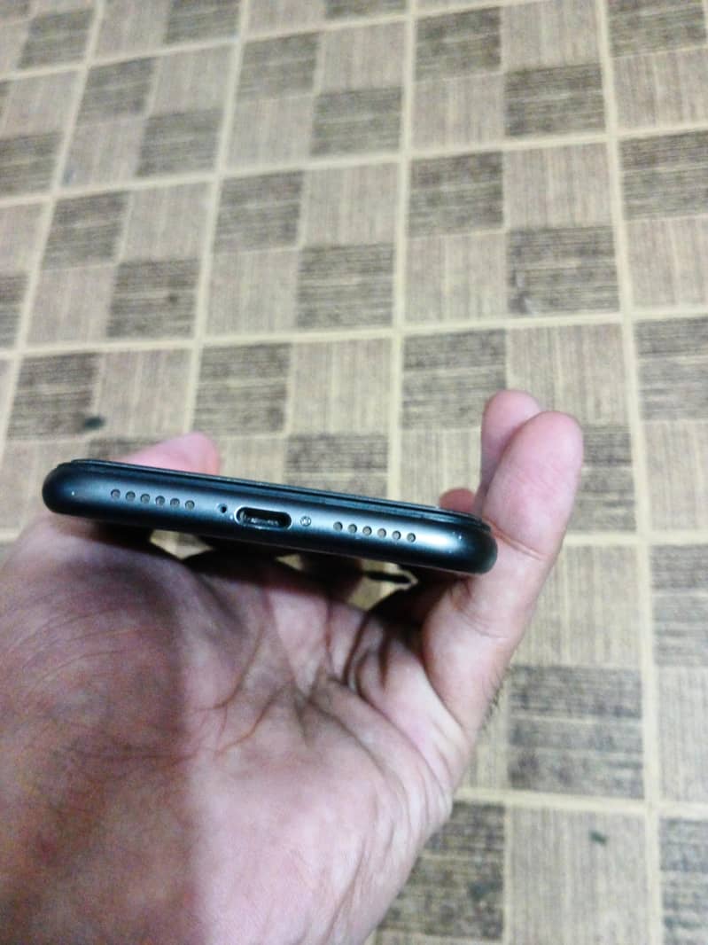 Apple iPhone 11 3