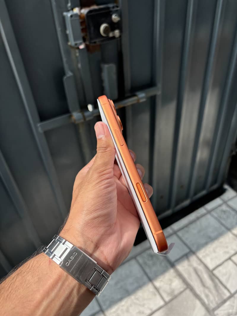 Apple iPhone 17 Pro Max 4