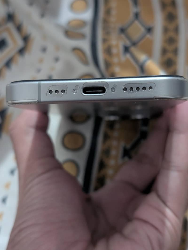 Apple iPhone 15 Pro 3