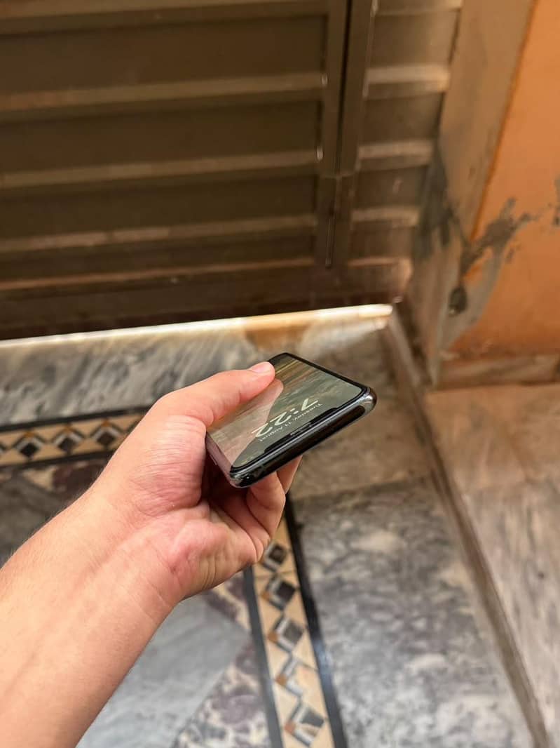 Apple iPhone 11 Pro 1
