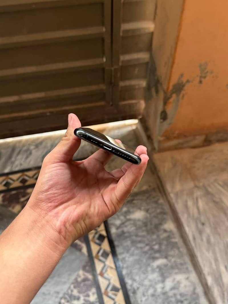 Apple iPhone 11 Pro 5