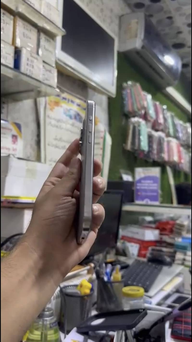Apple iPhone 15 Pro Max 1