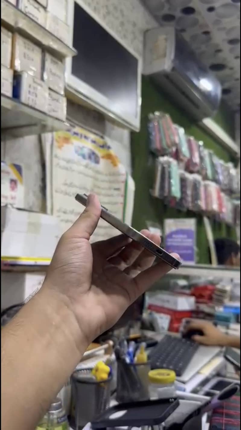 Apple iPhone 15 Pro Max 2