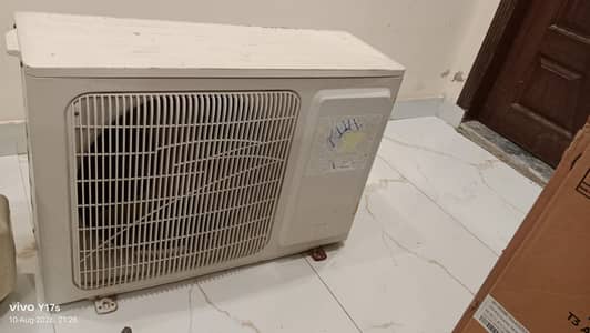 AC no inverter graee tan or dhad tan Price 60000 old AC
